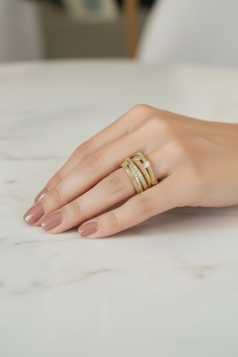 Anillo líneas y circonitas
