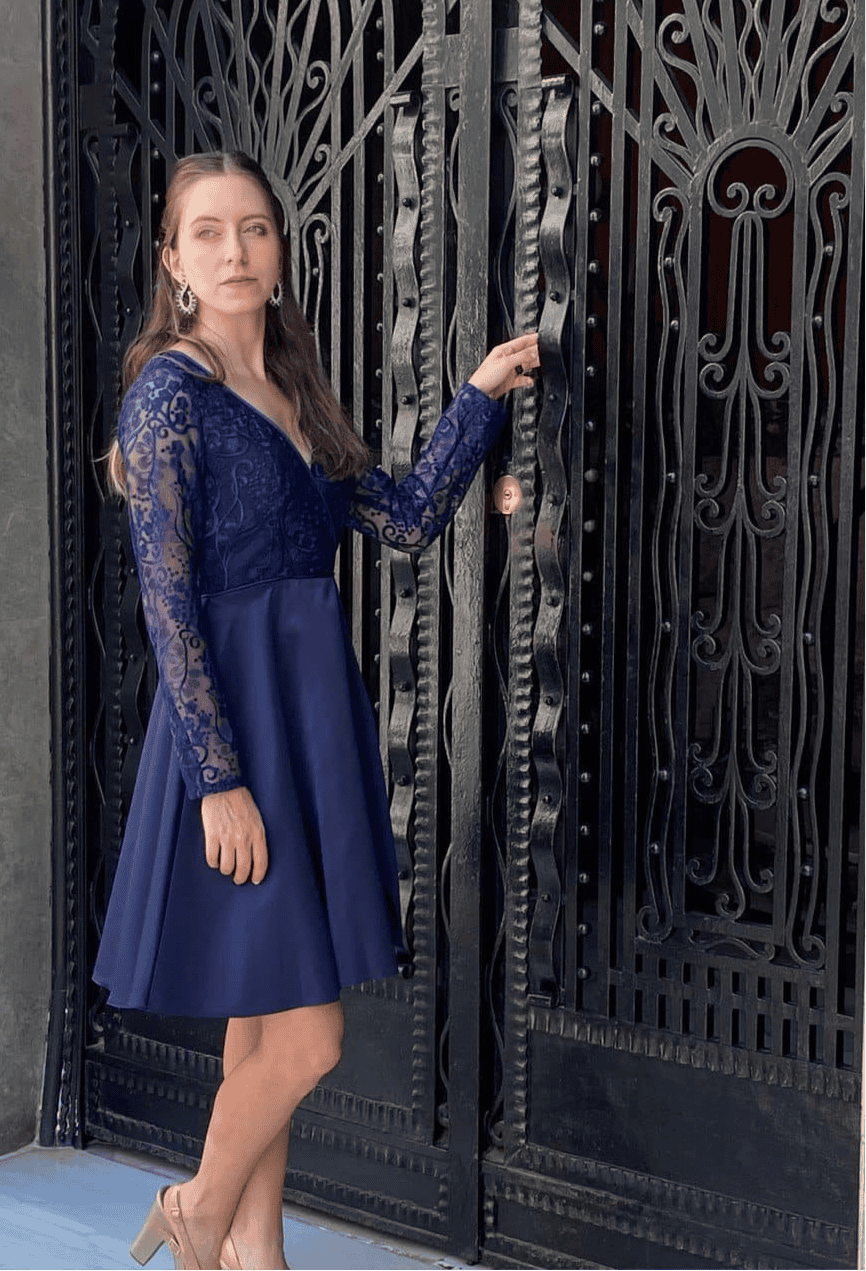 Vestidos azul con mangas trasparentes