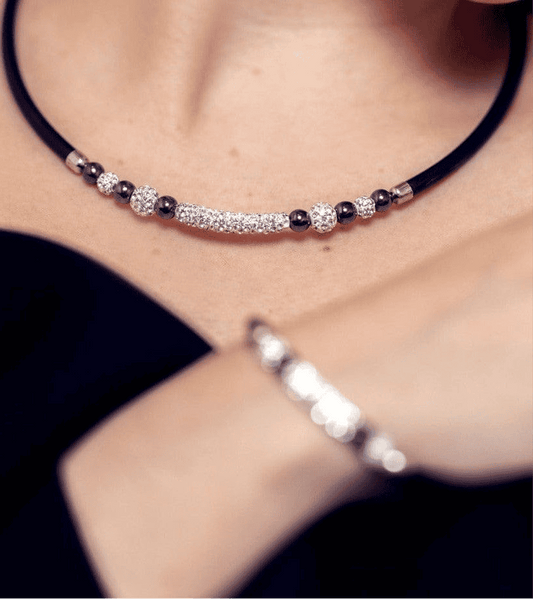 Collar de plata y bola de fuego