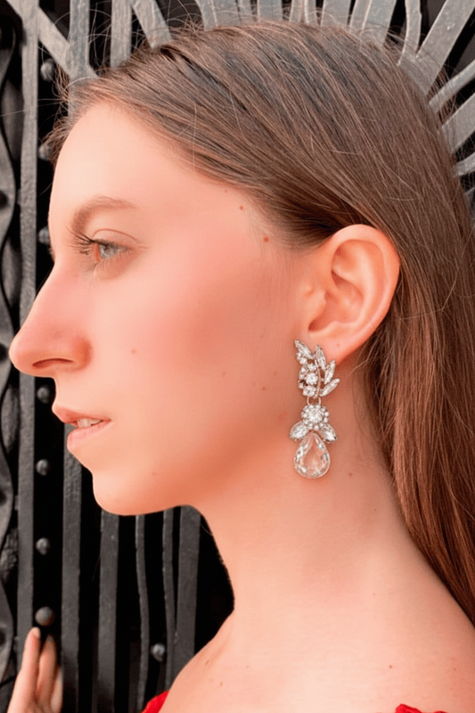 Pendientes dorados con gota de cristal